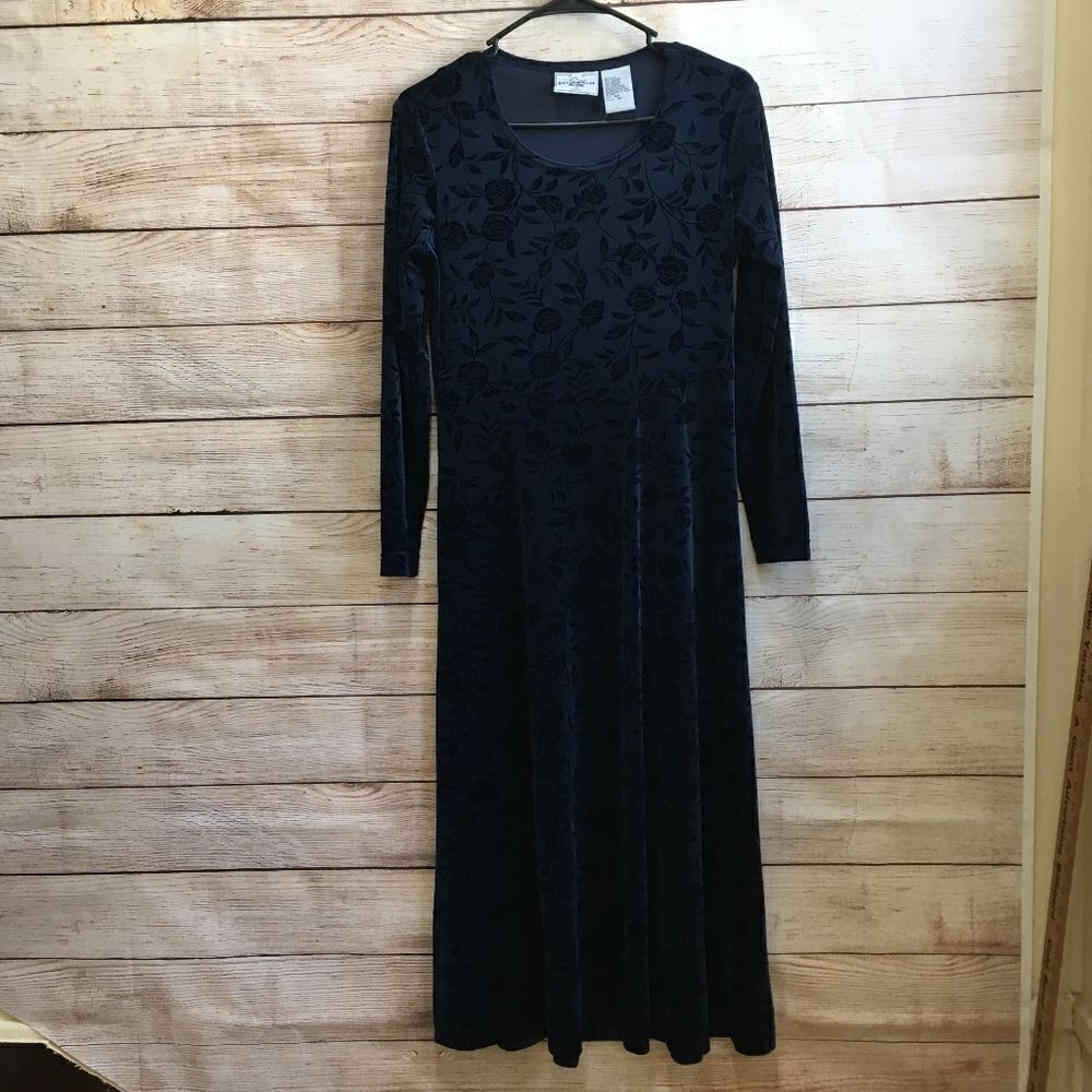 VINTAGE STUDIO EASE PETITE EMBOSSED VELVET‎ MAXI DRESS IN NAVY BLUE